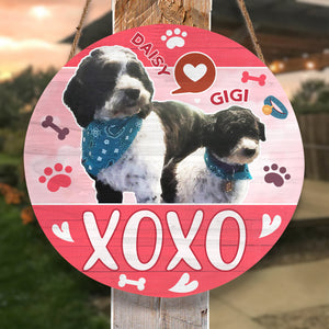 Personalized Pet Door Hanger, Valentine XOXO 2 PETS Round Sign, Custom Name & Pet Photo Sign, Door Sign